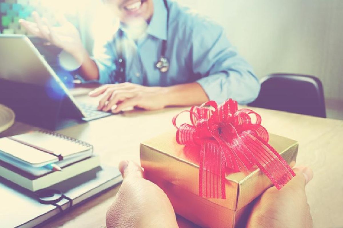 The Ultimate Holiday Gift Guide for Nurses – 2023